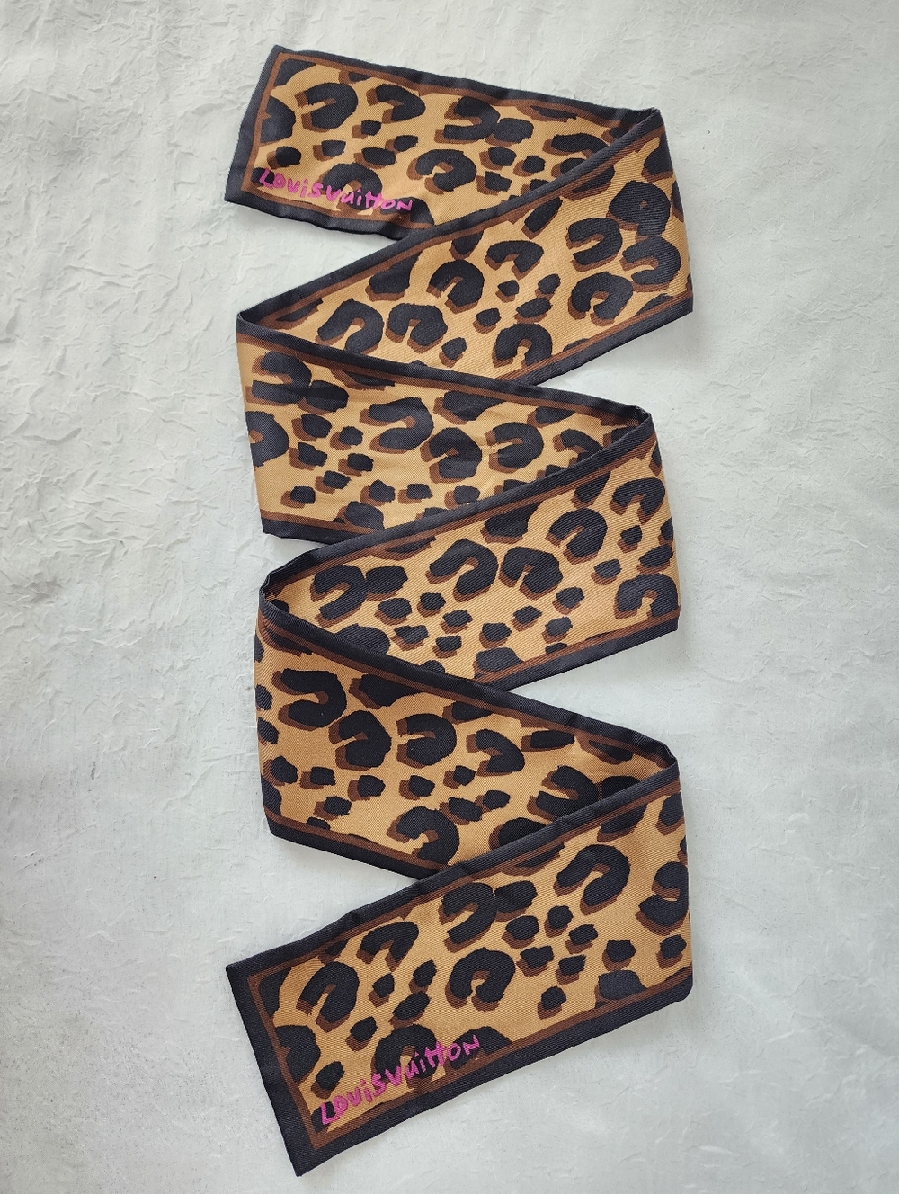 Auth Louis Vuitton Leopard Print Silk Bandeau - Picture 2 of 8